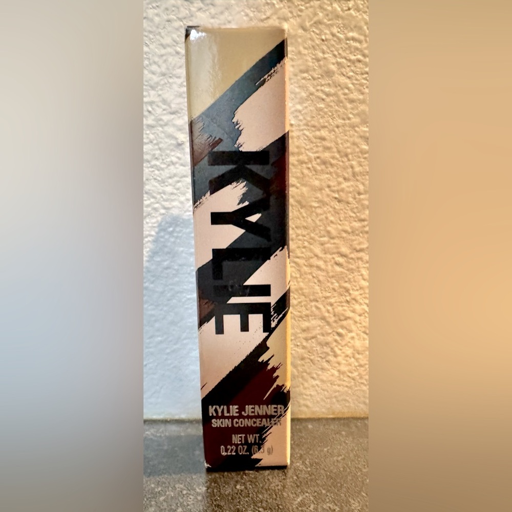 NIB Kylie Jenner Skin Concealer